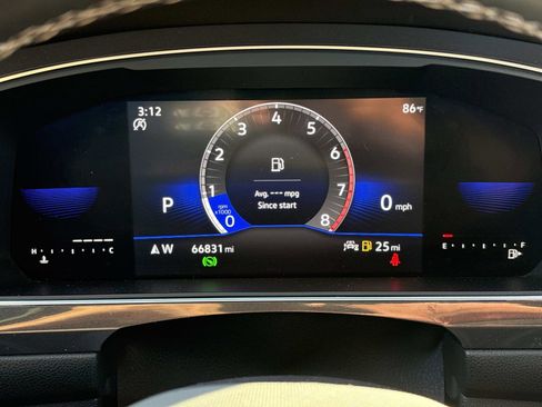 Certified 2022 Volkswagen Tiguan SE w/ Panoramic Sunroof Package image 17