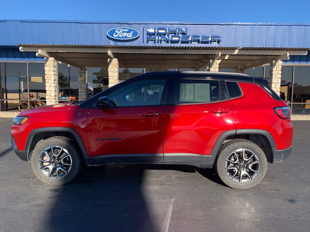 Used 2025 Jeep Compass Trailhawk AWD/4WD image 6