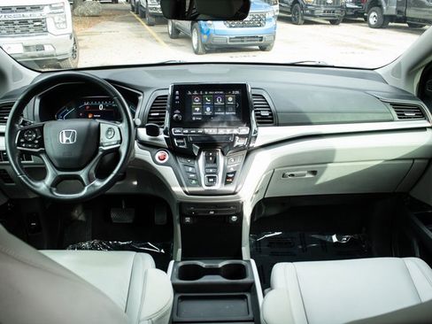 Used 2018 Honda Odyssey Touring image 16