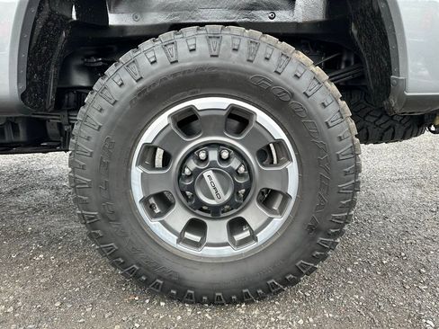 Used 2024 Ford F250 Platinum w/ Tremor Off-Road Package image 17