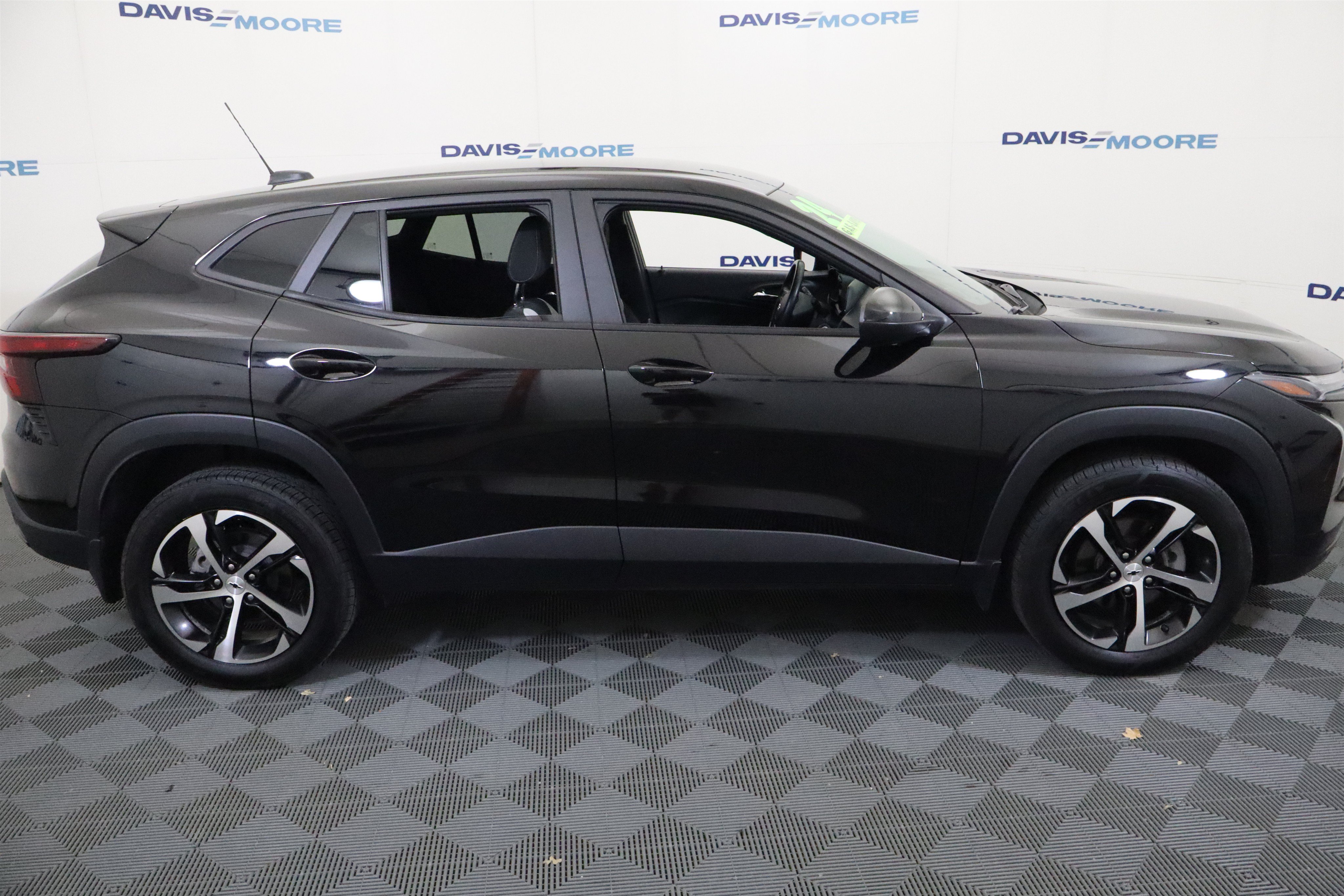 Used 2024 Chevrolet Trax RS FWD image 5