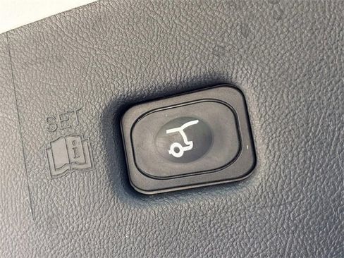 Used 2022 Lincoln Nautilus Reserve image 13