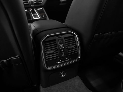 Certified 2026 Porsche Macan AWD/4WD image 48