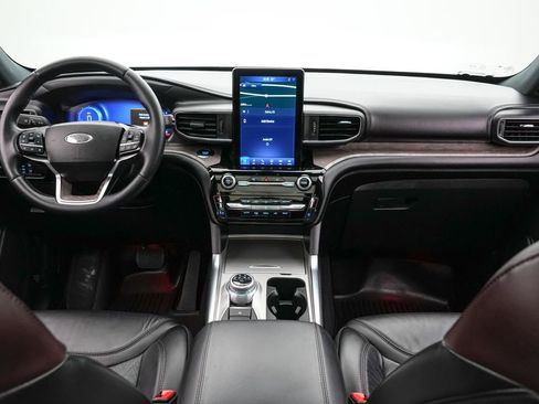 Certified 2023 Ford Explorer Platinum w/ Technology Package image 14