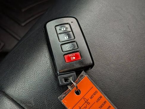 Used 2019 Toyota Highlander XLE AWD/4WD image 36