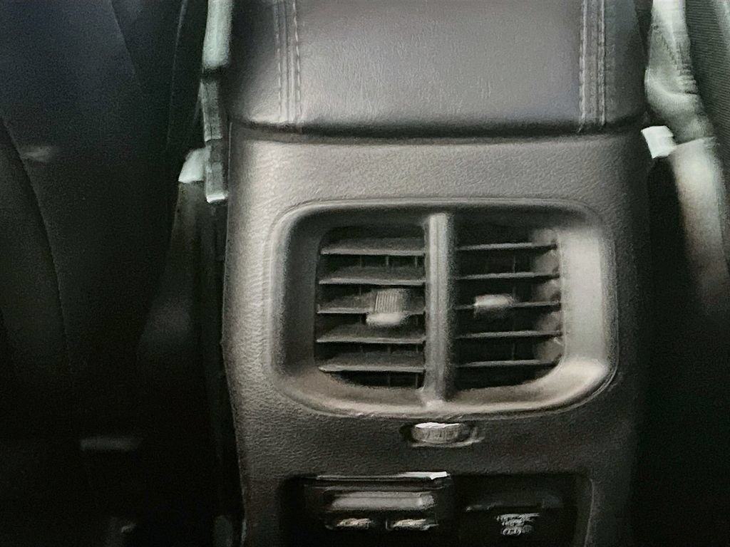 Used 2019 Jeep Cherokee Limited AWD/4WD image 25