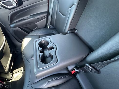 New 2025 Jeep Compass Limited w/ Sun & Sound Group AWD/4WD image 32