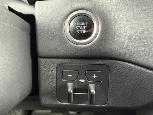 Used 2022 Toyota Tundra Platinum image 25