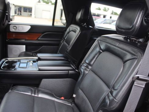 Used 2019 Lincoln Navigator Reserve w/ Cargo Package AWD/4WD image 18