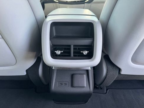 Used 2024 Cadillac Lyriq Luxury AWD/4WD image 34