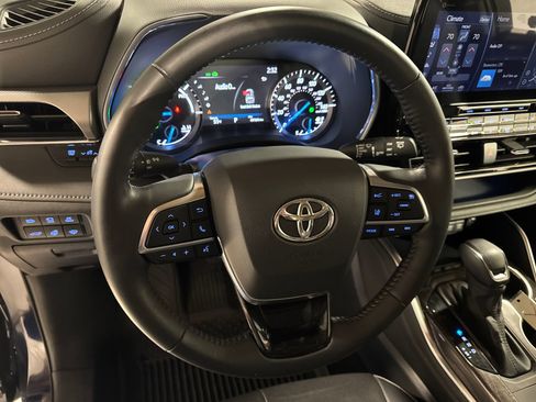 Used 2021 Toyota Highlander Platinum AWD/4WD image 16