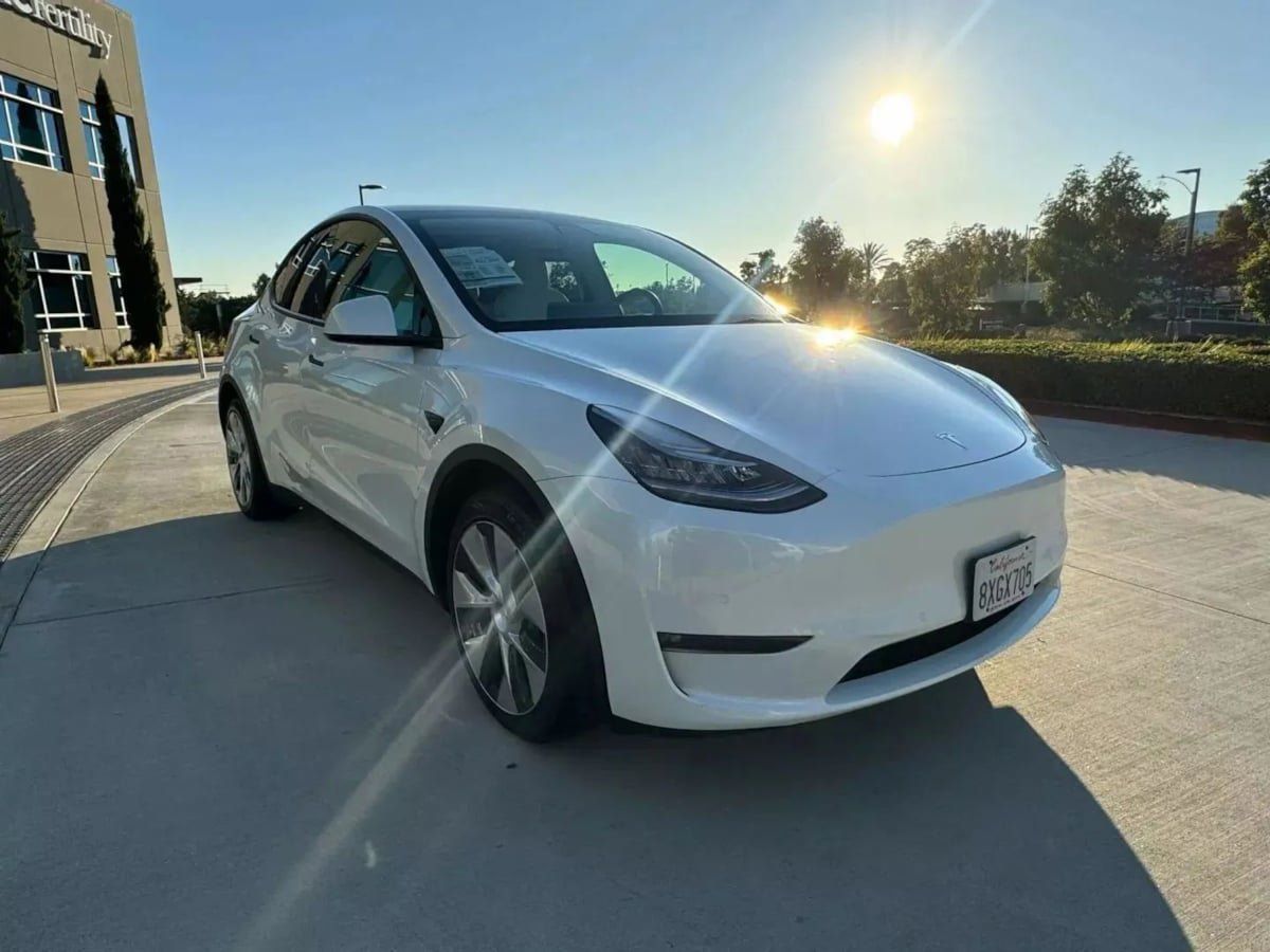 Used 2023 Tesla Model Y Long Range AWD/4WD image 5