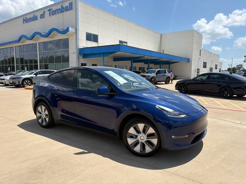 Used 2022 Tesla Model Y Long Range AWD/4WD image 2