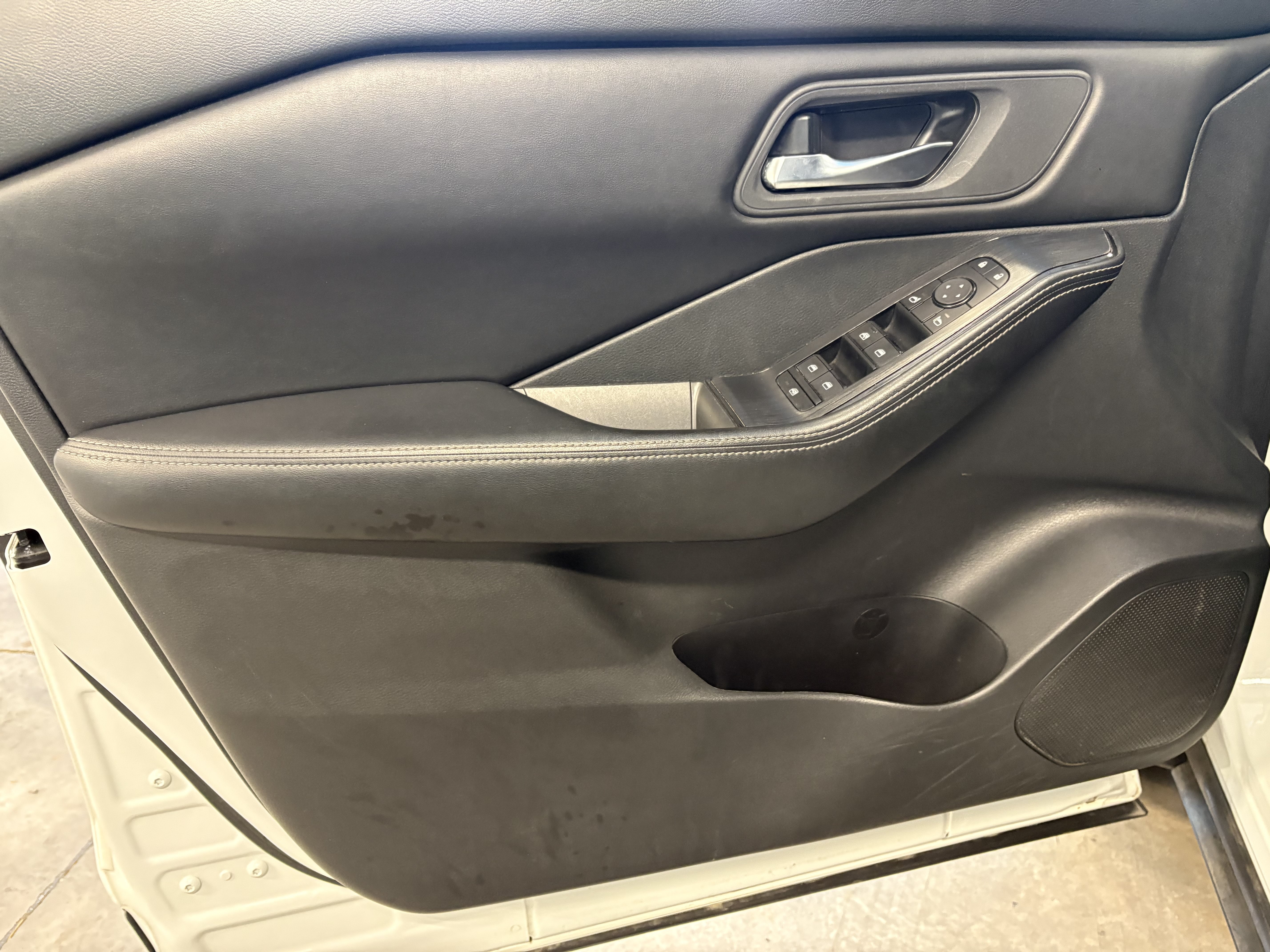 Used 2024 Nissan Rogue SV AWD/4WD image 7