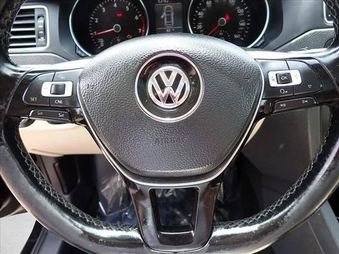Used 2017 Volkswagen Jetta SE FWD image 13