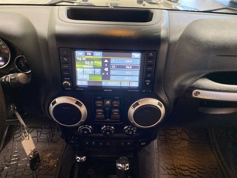 Used 2017 Jeep Wrangler Unlimited Rubicon image 22