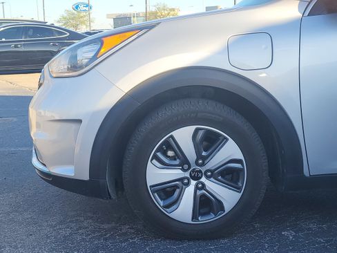 Used 2019 Kia Niro EX image 6