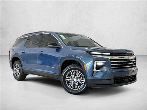 Used 2026 Chevrolet Traverse LT FWD image 12