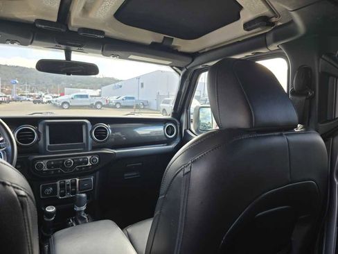 Used 2020 Jeep Wrangler Unlimited Sahara image 14