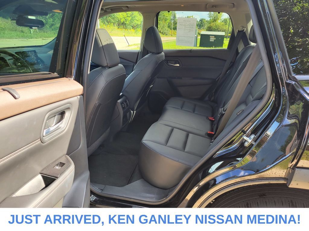 Certified 2023 Nissan Rogue SV w/ SV Premium B Package AWD/4WD image 16