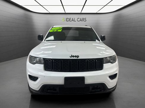 Used 2018 Jeep Grand Cherokee Laredo AWD/4WD image 2