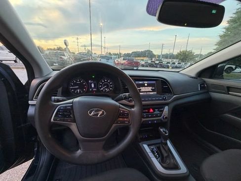 Used 2018 Hyundai Elantra SEL FWD image 8