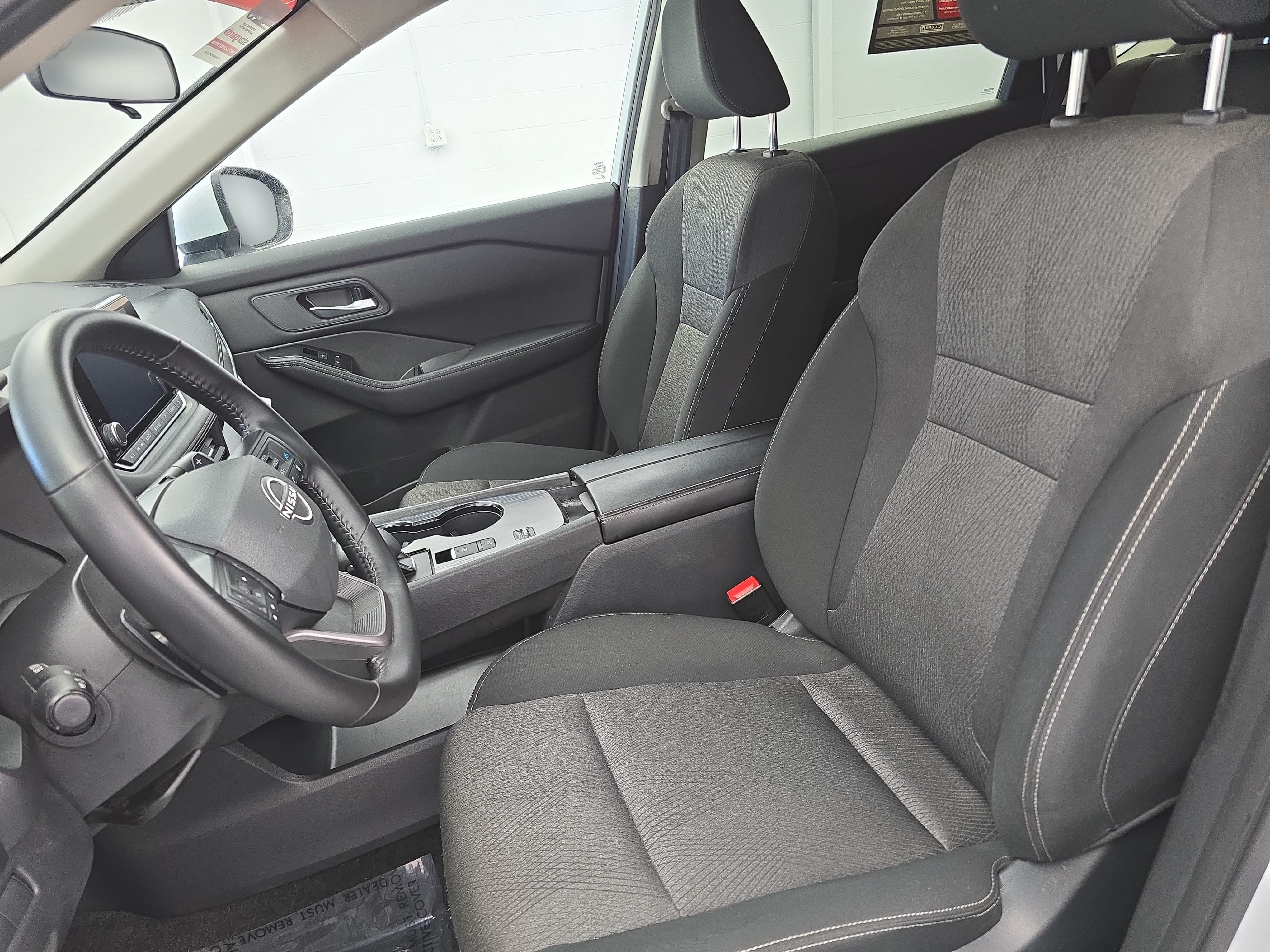 Certified 2025 Nissan Rogue SV FWD image 15