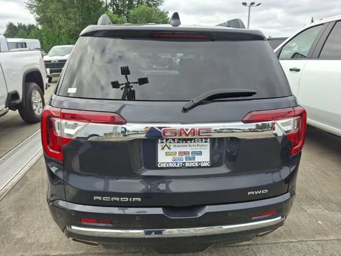 Certified 2022 GMC Acadia Denali w/ GMC Pro Grade Package AWD/4WD image 7