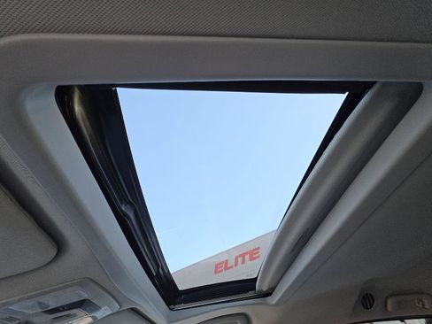 Used 2017 Toyota Sienna Limited image 24