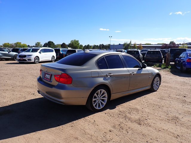 Used 2011 BMW 328i xDrive Sedan AWD/4WD image 4