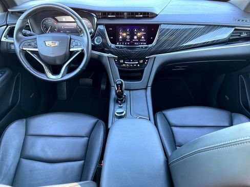 Used 2025 Cadillac XT6 Premium Luxury image 23
