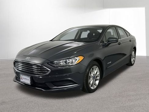 Used 2017 Ford Fusion SE image 1