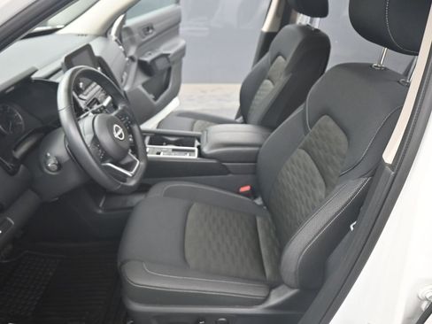 Used 2025 Nissan Pathfinder SV FWD image 9