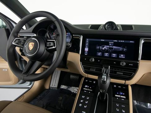New 2026 Porsche Macan AWD/4WD image 29