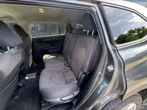 Used 2023 Toyota Highlander L FWD image 21