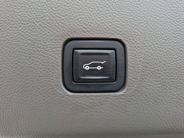 Used 2020 Chevrolet Traverse Premier FWD image 35