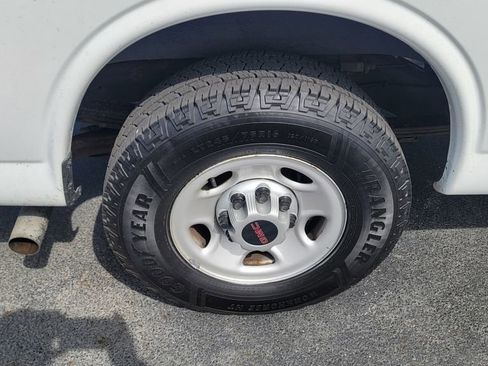 Used 2017 GMC Savana 2500 RWD image 13