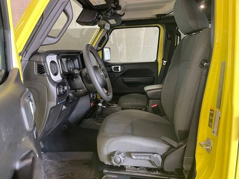 Used 2024 Jeep Wrangler Unlimited AWD/4WD image 10