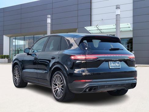 Used 2023 Porsche Cayenne Platinum Edition image 4