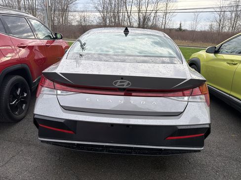 Used 2024 Hyundai Elantra SEL w/ Convenience Package image 6