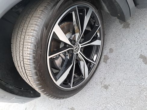 Certified 2024 Volkswagen Tiguan SEL R-Line image 31