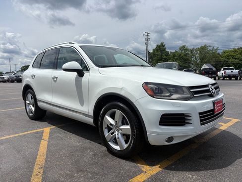 Used 2013 Volkswagen Touareg Sport AWD/4WD image 4