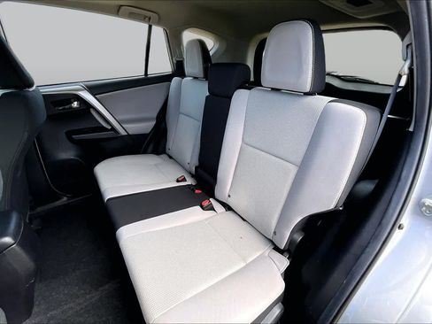 Used 2018 Toyota RAV4 XLE FWD image 21