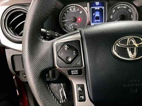 Used 2018 Toyota Tacoma SR5 image 21