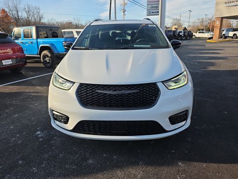 New 2026 Chrysler Pacifica Limited w/ S Appearance Package image 16