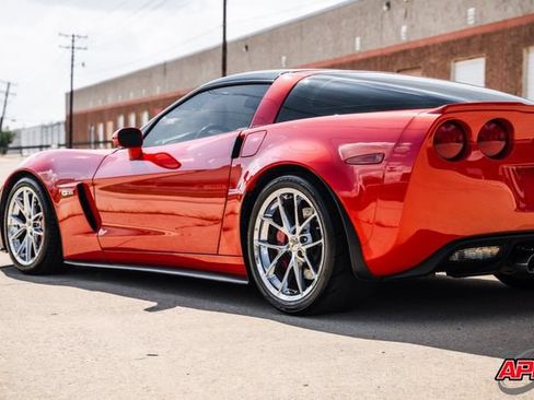 Used 2011 Chevrolet Corvette Z06 w/ Z06 Carbon Fiber Package RWD image 61