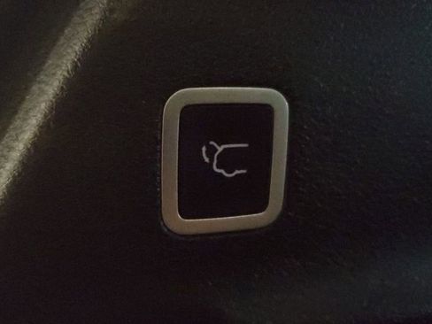 Used 2025 Chrysler Pacifica Select image 10