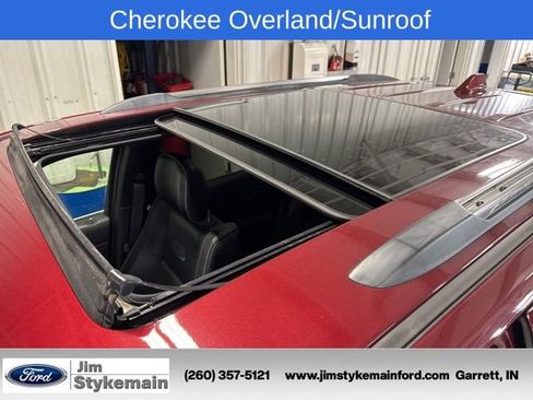 Used 2019 Jeep Grand Cherokee Overland AWD/4WD image 2