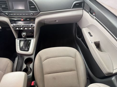 Used 2020 Hyundai Elantra SE w/ Winter Weather Package FWD image 26