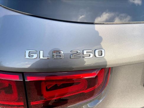 Used 2020 Mercedes-Benz GLB 250 image 31